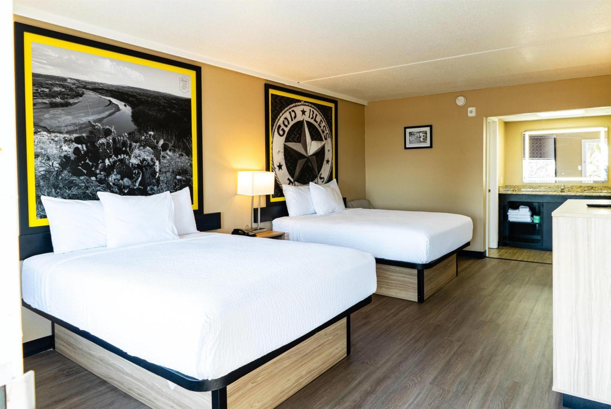 Super 8 By Wyndham Corpus Christi Airport Hotel Ngoại thất bức ảnh